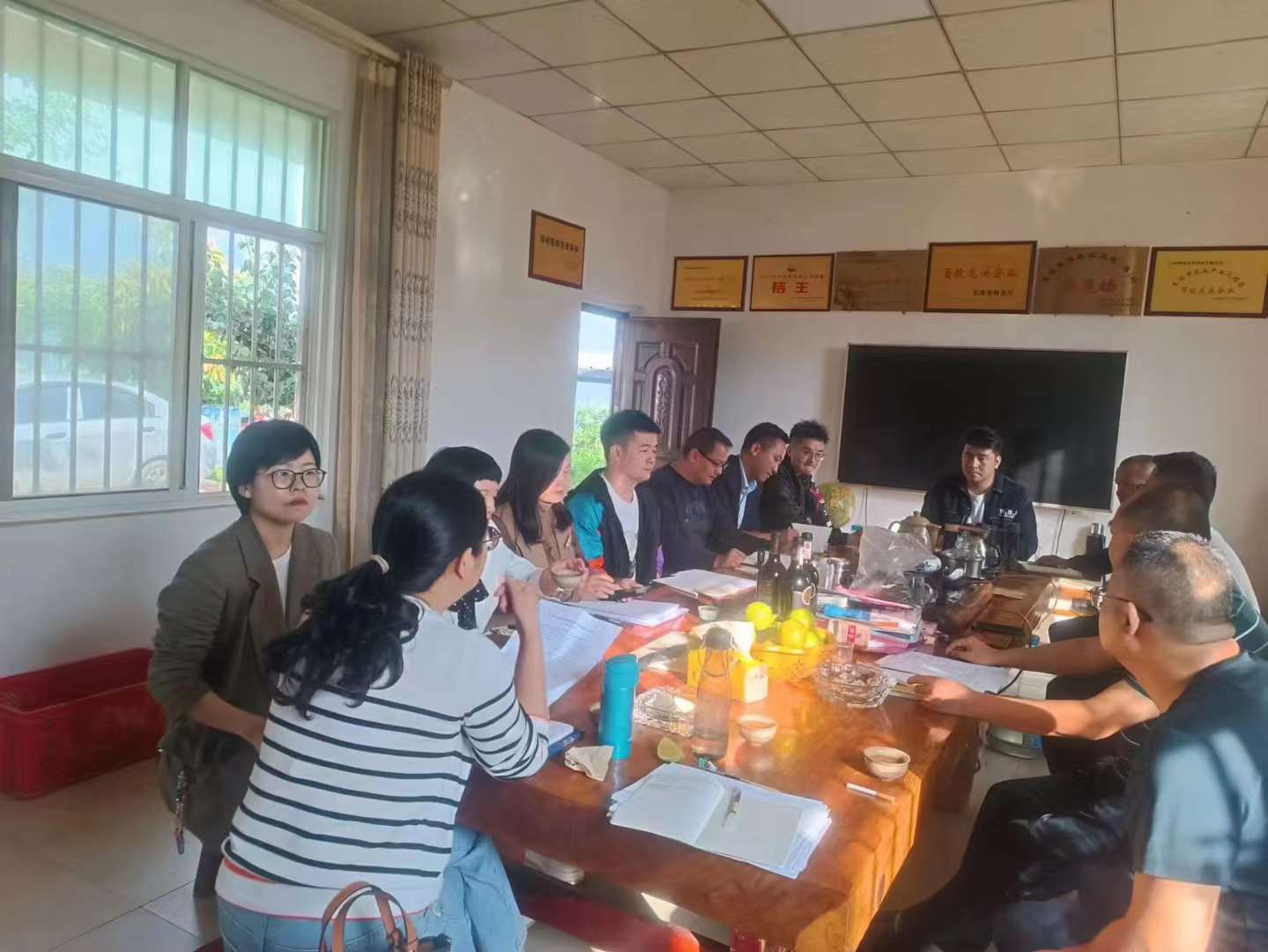 新平县开展“一起益企”志愿服务进企业活动